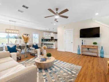 Ocean Breeze- Chic Steps to beach Family Friendly