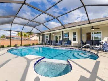 The Cape Escape – Roelens Vacations – Beautiful 3-2 Pool-Spa home on a freshwater canal