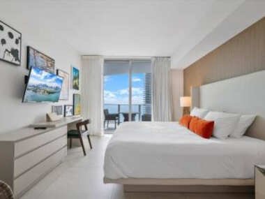 Luxury Condo in Hollywood Beach