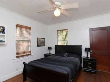 Cajun Stays – Cajun Hostel II – The Black Room