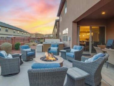 Paradise Village Resort 103 Resort View, Private Hot Tub, Short Walking distance to Amenities