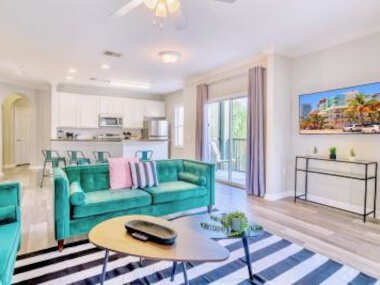 3BR Condo with Hot Tub and Pool – Near Disney