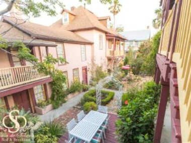 Casa De Solana & Victorian House Bed and Breakfast