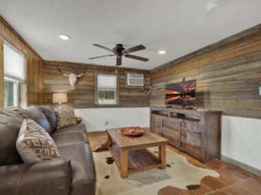 Ohana Ranch Cabin 12 minutes to Historic Main St