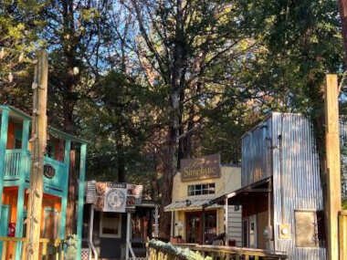 Dolly’s Villa, 2-Level Suite 5 Min from Trade Days