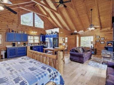 Love Me Tender Studio Cabin