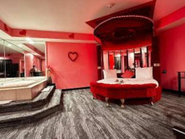 Inn of the Dove Romantic Luxury Suites with Jacuzzi & Fireplace at Harrisburg-Hershey, PA
