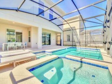 6BR – Family Home – w Private pool & Hot tub