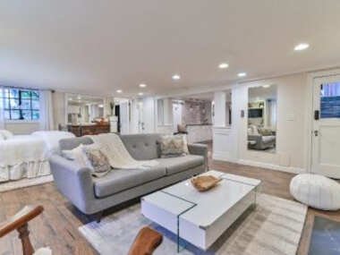 Parkside Seattle – Spacious, welcoming studio apt.