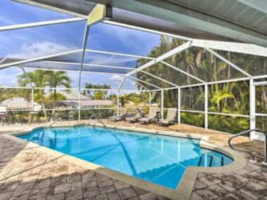 Heated Pool, Canal Views, Gulf Access, Sleeps 8 – Villa Santa Rosa
