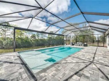 Heated Pool, Canal Views, Sleeps 8 – Villa Sip N’ Sea