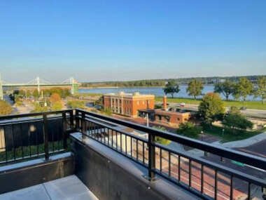 Luxury River-Front Handicap Accessible Studio Apt