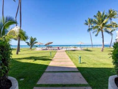 ***SERENDIPITY ON THE MOANA – Legal & Oceanfront – Great for Work & Play!***