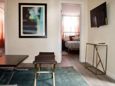 Upsacale Super LUX Private 2br Apartment