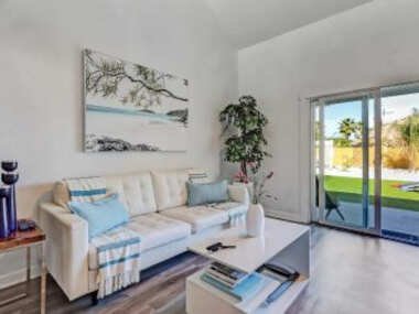 Lux Beach Cabana – Close to Beach & Restaurants
