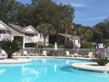 E10 comfortable and neat 2 bedroom 2 bath