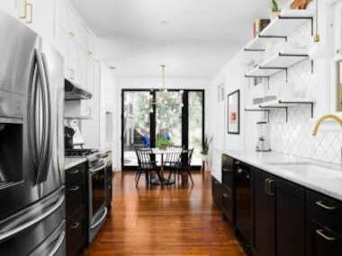 WFH in Central Austin with Parking and Patio and King Bed