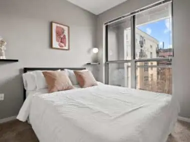 Spacious One Bedroom Condo Downtown Minneapolis 325