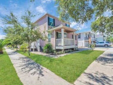 Summer Bliss,Blocks to the Beach-Midtown Galveston
