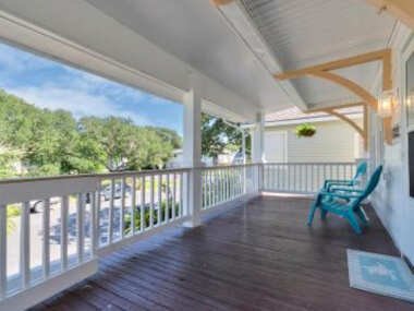 Historical Galveston House – 2 min drive to sand!!