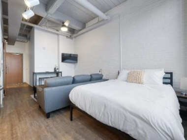 Brooklyn Style Studio Loft minutes from FirstEnergy Stadium 208