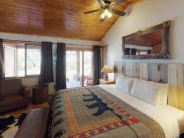Streamside Retreat on the River