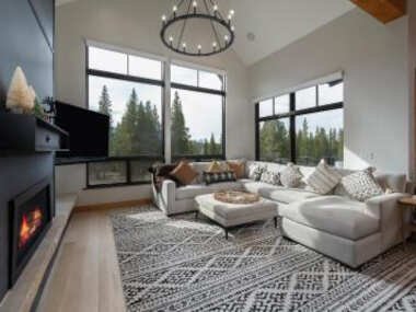 New! Whale’s Tail Watch Stunning Mountain Views and Amenities! Private Hot Tub!