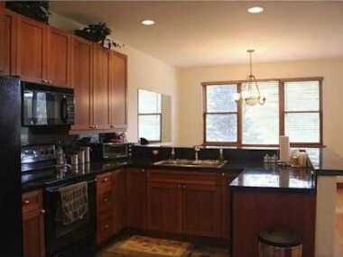 Oak Lane Cottage in the Highlands of Breck Private Hot Tub, Location, and Free Shuttle