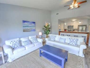 Gorgeous Beach Retreat Amazing Location Walk to the Beach Newly Updated