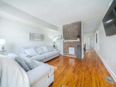 3 Bedroom near The Shoe- Newly remodeled