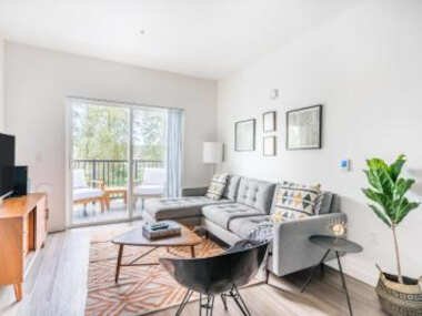 Cozy 2BR in Redmond, Rooftop, Pet-Friendly
