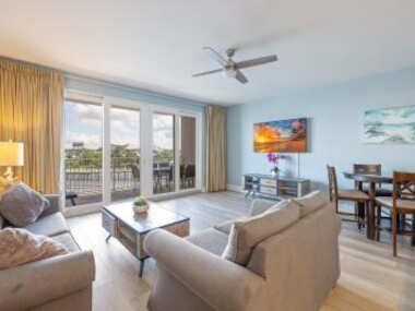 Lovely Resort Condo! Just Steps to the Beach & Restaurants!