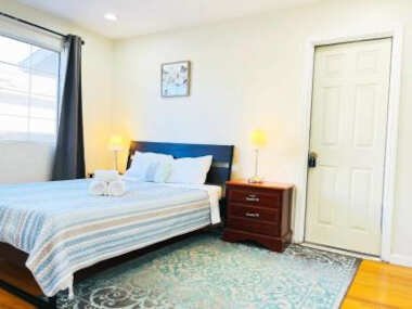 1 bedroom with 1 private barthroom in Newark
