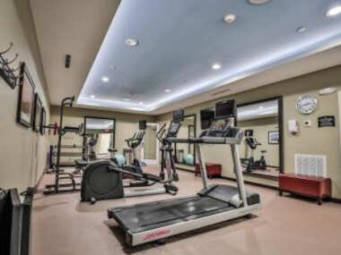Hotel Room Kitchen Free parking Washer&Dryer Gym Relux Studio Group 2