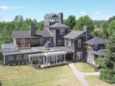 1000 Island Hart House