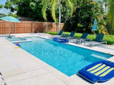 Little Beach House w/ POOL&SPA – 5 minutes to Vanderbilt Beach (Pet Friendly)
