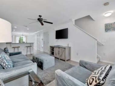 The Tuscan Townhome 2b2 5b Family Friendly Rental
