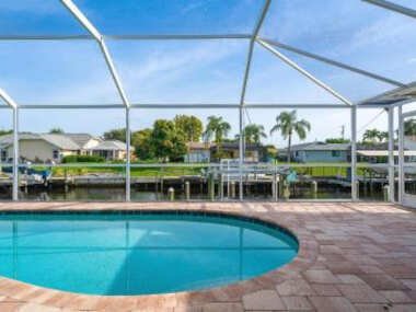 Gulf Access, Pool, Ping Pong & pool table, boat dock, sleeps 8-Cape Coral Seashells