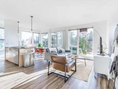Charming 2BR in Bellevue, Gym + Pet-Friendly