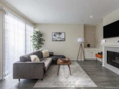 Furnished 2BR in Burbank + Parking