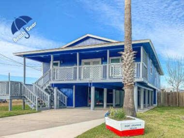 FA422 Roomy 3BR In Town, Ample Parking, Swingset for Kids