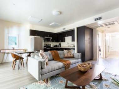 Furnished 1BR in Glendale with Gym, Pets OK
