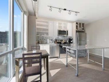 Spacious Insta-worthy Oasis steps from Night Life 360