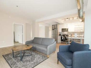 Upscale Two Bedroom Stay Less than 10 miles to Arrowhead Stadium 227