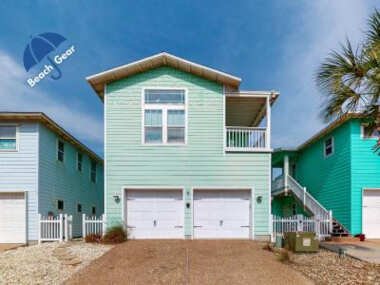 VW9 Beautiful Home in Gated Village Walk, 2 Shared Heated Pools, Pets Allowed, Garage Access