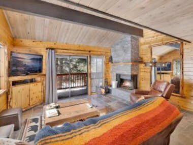 Smith Chalet at Snow Summit- Furnished Resort Condo- Foosball- Walk To Lifts