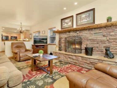 Summit Mountain Getaway by Big Bear Vacations Walk To Lifts Resort Location