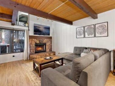 Summit View- Modern Two Story Furnished Resort Townhouse Condo- Walk to Ski Lift