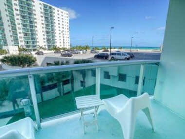 Hollywood 2 Bedroom with Ocean View 004-21mar