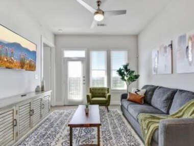 2BR Southtown, Pool, Parking, 200Mbps, Netflix, Gym
